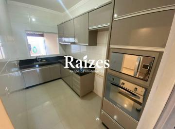 Casa · 75m² · 2 Quartos · 3 Vagas · Casa com 2 quartos no Novo Mundo em Uberlândia