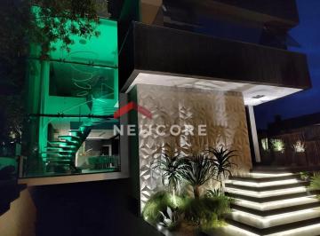Casa · 500m² · 4 Quartos · 4 Vagas · Casa em Avenida Rodesindo Pavan - Praia do Estaleiro - Balneário Camboriú/SC
