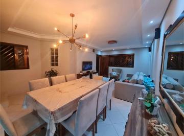 Casa de 3 quartos, Guarulhos · Casa à Venda no Jardim Vila Galvão | 3 Dormitórios, Suíte, Espaço Gourmet e 4 Vagas