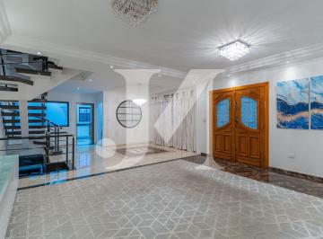 Casa · 350m² · 3 Quartos · 6 Vagas · Casa Sobrado de 350m², 03 Suítes e 06 Vagas na Vila Carrão.