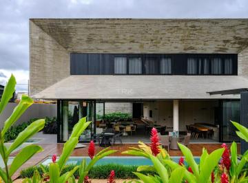Casa · 599m² · 4 Quartos · 3 Vagas · Uma casa mergulhada na própria linguagem.