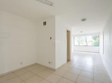 Comercial · 31m² · Negócios nascem assim: uma sala, uma placa e dedicação.