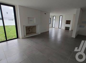 Casa · 223m² · 3 Quartos · 2 Vagas · Casa à venda no bairro Laranjal em Pelotas/RS
