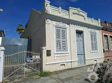 Casa · 167m² · 4 Quartos · 3 Vagas · Casa 4 dormitórios para Venda no Centro, Pelotas
