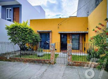Casa · 137m² · 2 Quartos · Sobrado à venda no bairro Centro em Pelotas/RS