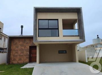 Casa · 269m² · 3 Quartos · 2 Vagas · Casa à venda no bairro Laranjal em Pelotas/RS