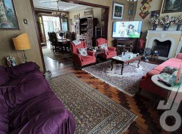 Casa · 457m² · 5 Quartos · 2 Vagas · Casa 5 dormitórios para Venda no Centro, Pelotas