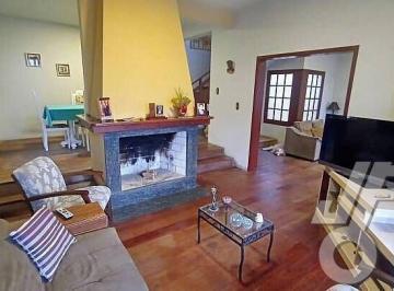 Casa · 304m² · 5 Quartos · 3 Vagas · Sobrado à venda no bairro Centro em Pelotas/RS
