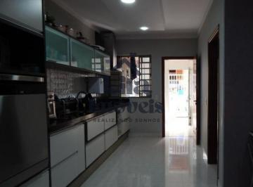 Casa · 281m² · 3 Quartos · 8 Vagas · Casa espacosa no Jardim do Lago