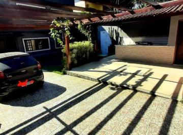 Casa · 240m² · 5 Quartos · 4 Vagas · Casa em São Francisco, Niterói/RJ de 240m² 5 quartos à venda por R$ 900.000,00