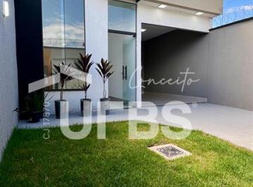 Casa · 111m² · 3 Quartos · 2 Vagas · Linda casa com área total de 150m², sendo 111m² de área construída, projetada para oferecer conforto