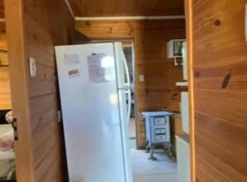 4e5a1d24e6a6eb4f3372a380ee851373ed960b86 · terreno espaçoso, 2 dormitórios, ambiente aconchegante e cheio de charme, muito espaço para lazer e