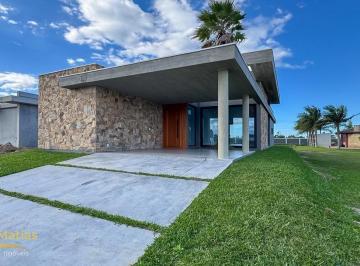 Casa · 2 Quartos · 2 Vagas · Casa à venda no Condomínio Villas do Mar, Passo de Torres/SC com 3 quartos
