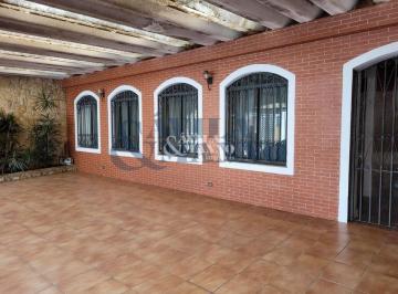 Casa · 140m² · 3 Quartos · 3 Vagas · Casa Térrea em Ótima Localização Próximo à Rua Siqueira Bueno.