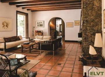 Casa de 3 quartos, Carapicuíba · Casa de Condomínio com 3 Quartos, Piscina Aquecida e SPA em Carapicuíba.
