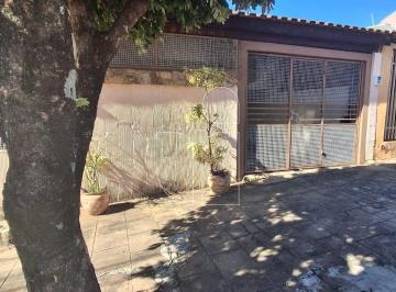 Casa · 70m² · 3 Quartos · 2 Vagas · Casa com 3 dormitórios na região central de Marília.