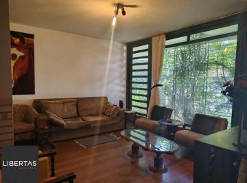 Casa · 253m² · 3 Quartos · 2 Vagas · Casa de alvenaria, com 3 dormitórios, 1 suíte e 2 vagas de garagem coberta.