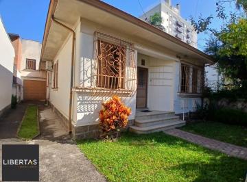 Casa · 137m² · 3 Quartos · 2 Vagas · Terreno com casa no bairro Azenha- Porto Alegre/RS.