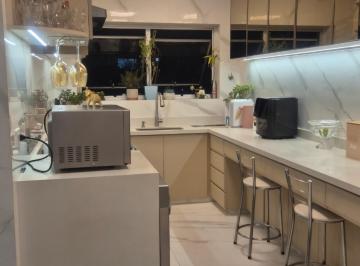 Apartamento espaçoso com 3 quartos amplos, sendo 1 suíte. 3 banheiros lindos, 2 · Apartamento parcialmente mobiliado