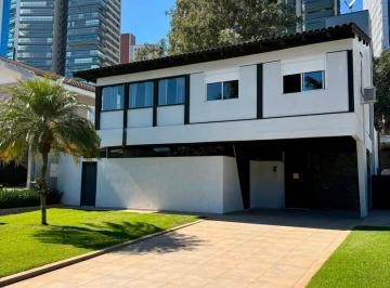 Casa · 281m² · 5 Quartos · 6 Vagas · Oportunidade-Alphaville 2— Casa Ampla com 5 Quartos, Área Gourmet e Piscina