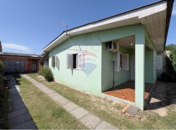 Casa · 165m² · 3 Quartos · 3 Vagas · "Seu Novo Lar: Casa Charmosa em Capão da Canoa"