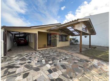 Casa · 175m² · 3 Quartos · 3 Vagas · Casa em bairro comercial para moradia ou próprio negócio.