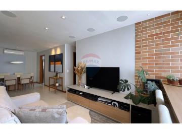 Apartamento · 76m² · 2 Quartos · 1 Vaga · 2 quartos reformado andar alto lazer completo projeto da arquiteta Vanessa Tourinho