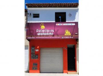 Casa · 148m² · 3 Quartos · "Imóvel Misto: Moradia e Comércio na Coroa do Meio"