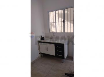 Casa · 38m² · 1 Quarto · Aluguel casa de fundo