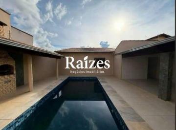 Casa · 230m² · 3 Quartos · 4 Vagas · Casa com 3 Quartos sendo1 Suíte, Piscina e Espaço Gourmet no Bairro Santa Mônica