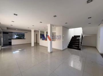 Casa · 184m² · 4 Quartos · 3 Vagas · Casa para Locação – Ampla, Confortável e Completa, no Centro da Cidade.