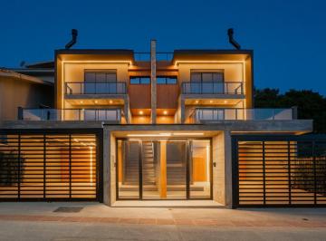 Casa · 176m² · 3 Quartos · 2 Vagas · Casa de 3 Dormitórios Centro