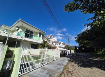 Casa · 192m² · 4 Quartos · 2 Vagas · Casa ampla com 4 dormitórios, sendo 2 suítes, em excelente localização no Itacorubi