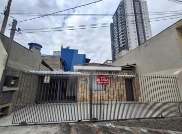 Casa · 60m² · 2 Quartos · 2 Vagas · Casa térrea com 2 quartos, sendo 1 suíte, sala, cozinha, 2 banheiros, 2 vagas de garagem.