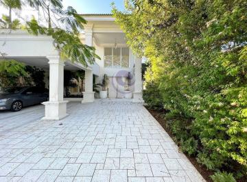 Casa · 6 Quartos · 6 Vagas · Villa Colangelo — Elegância clássica, lazer completo e uma oportunidade única no Jardim Acapulco.