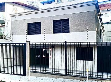 Casa · 216m² · 3 Quartos · 3 Vagas · Excelente sobrado semiisolado en rua sem saida, proximo metro.