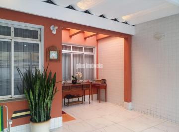 Casa · 179m² · 4 Quartos · 2 Vagas · 4 dormitorios e 179m2