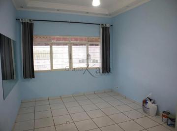 Casa · 177m² · 6 Quartos · 2 Vagas · Oportunidade - Casa Comercial - Centro - 6 Dormitórios - 150m².