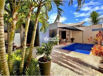 Casa · 460m² · 3 Quartos · 4 Vagas · Casa disponível para locação no bairro Morada da Colina em Uberlândia-MG