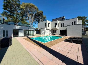 f84cc38be3b0fc5176724288751a900af57fbfd3 · Casa com 4 suites à venda, 490 m² por R$ 4.000.000 - Jardim Floresta - Atibaia/SP