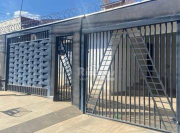 88f8bd79de185dca82381c4a2a69bcaa4b28cb46 · Casa 02 domitórios (sendo 02 suites)
