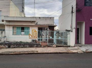 Casa · 339m² · 5 Quartos · Imóvel à venda contendo 05 casas térreas construídas em terreno de 750m² localizada no Centro de In
