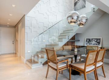 Apartamento · 168m² · 3 Quartos · 3 Vagas · Cobertura com 3 suites e 3 vagas com vista para o Guaíba no bairro Menino Deus.