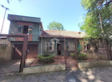 Casa · 118m² · 3 Quartos · 3 Vagas · Casa a venda em frente a praça Araribóia, no Petrópolis