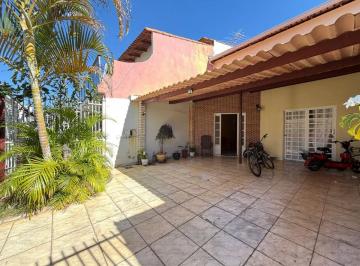 Casa de 4 quartos, Santa Maria · Casa de 160 m² com 3 quartos à venda no Residencial Santos Dumont, com churrasqueira