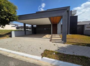 Casa · 250m² · 3 Quartos · 2 Vagas · Casa Térrea em Condomínio - Reserva Aruanã - Loteamento Floresta - 3 Suítes - 156m².