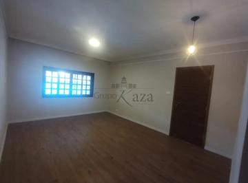 Casa · 250m² · 3 Quartos · 3 Vagas · Oportunidade - Casa com Edícula - Bosque dos Eucaliptos - 3 Dormitórios - 240m².