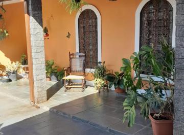 Casa · 300m² · 3 Quartos · 2 Vagas · Casa com edícula - Jardim Portugal - 3 Dormitórios - 300m².
