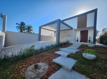Casa de 5 quartos, Lauro de Freitas · Casa em condomínio com fino acabamento e piscina!
