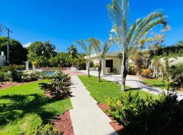 Casa de 4 quartos, Camaçari · Casa em Busca vida com fino acabamento e piscina privativa!